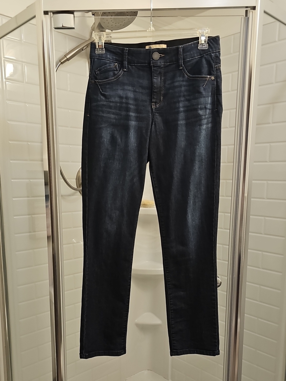 Democracy Ab Technology Straight Leg Jeans. Excellent Pre-Loved Condition.
